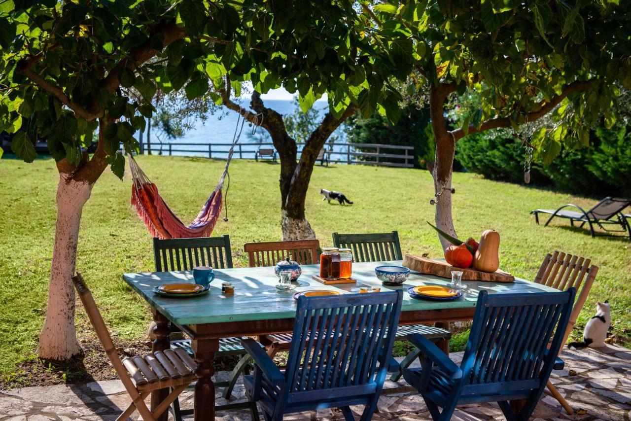 Beachfront Villa Meliti Ágios Matthaíos Buitenkant foto
