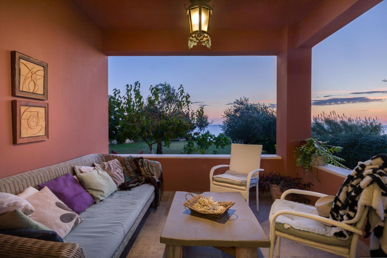 Beachfront Villa Meliti Ágios Matthaíos Buitenkant foto