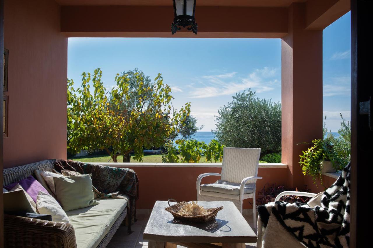 Beachfront Villa Meliti Ágios Matthaíos Buitenkant foto