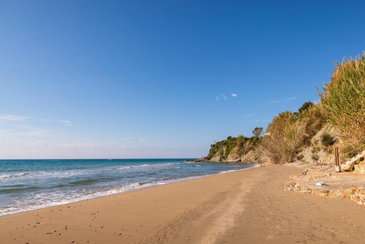 Beachfront Villa Meliti Ágios Matthaíos Buitenkant foto